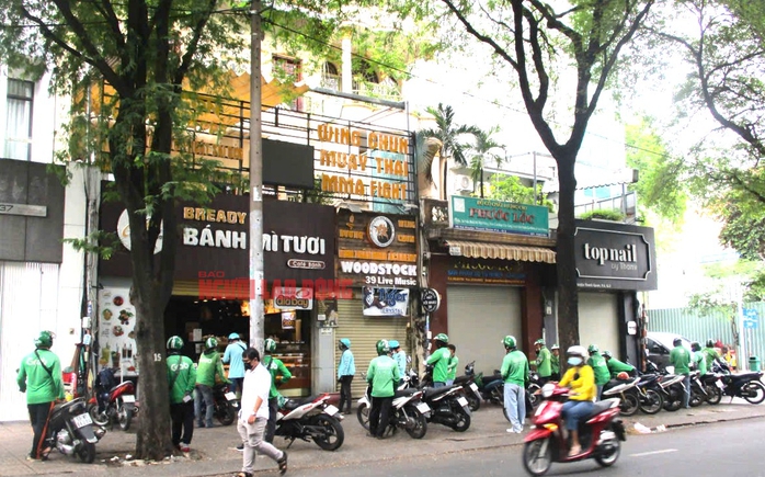 Một thương hiệu bánh mì 21 năm ở TP HCM đóng cửa- Ảnh 2.