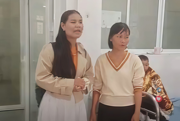 Vụ 40 học sinh nhập viện: Nữ phó hiệu trưởng từng bị kỷ luật vì "cầm nhầm" điện thoại- Ảnh 1.