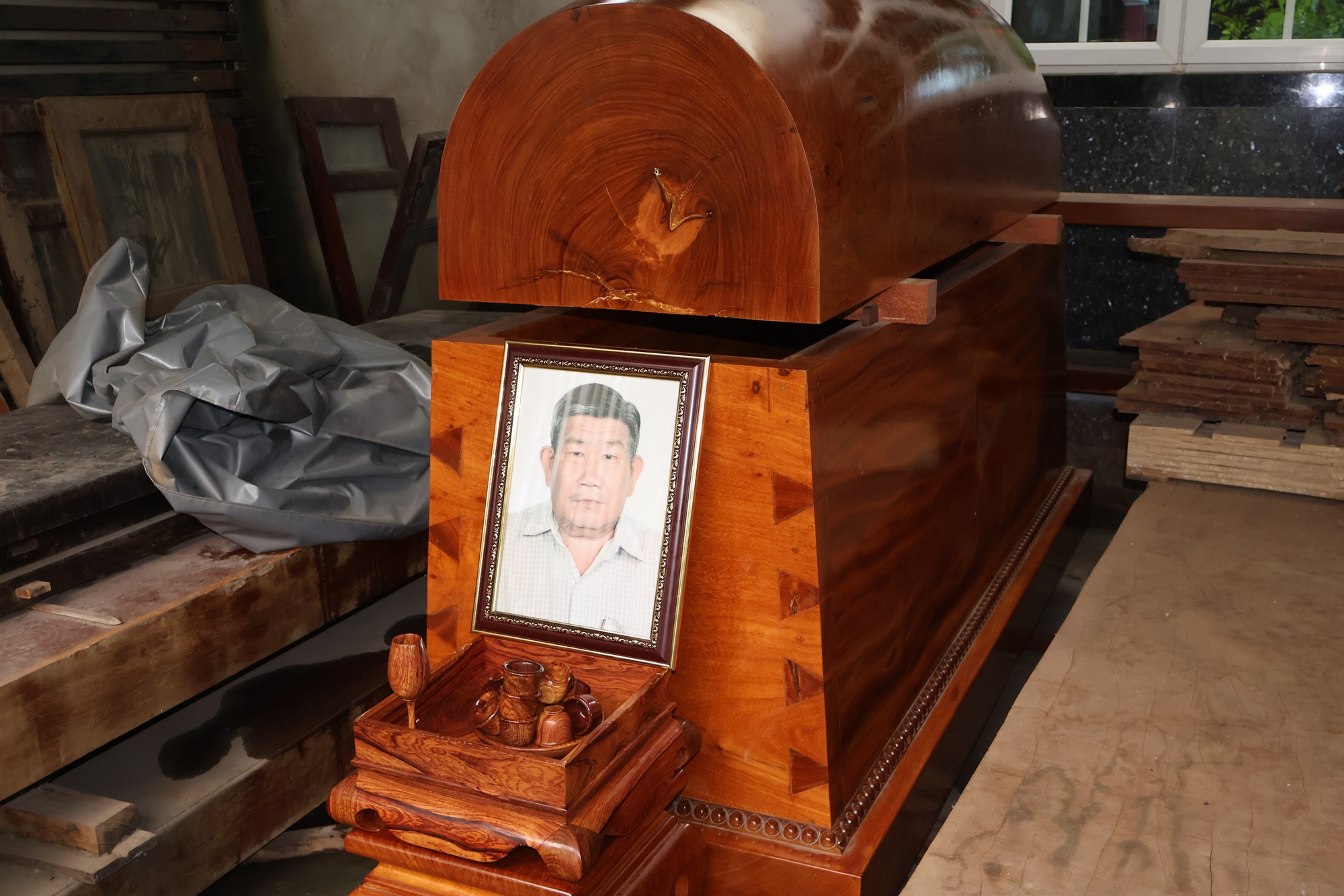 “Đóng quan tài để sống lâu” – chuyện lạ ở Sài Gòn- Ảnh 2.