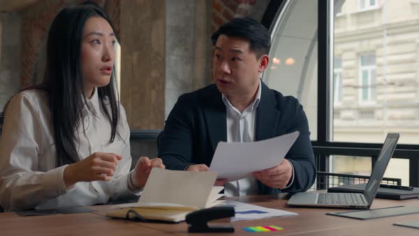 Sau tuổi trung niên tôi nhận ra: Dù lương cao hay không cũng tránh nói 3 điều này ở nơi làm việc, "nhìn thấu" ngay người EQ thấp- Ảnh 2.