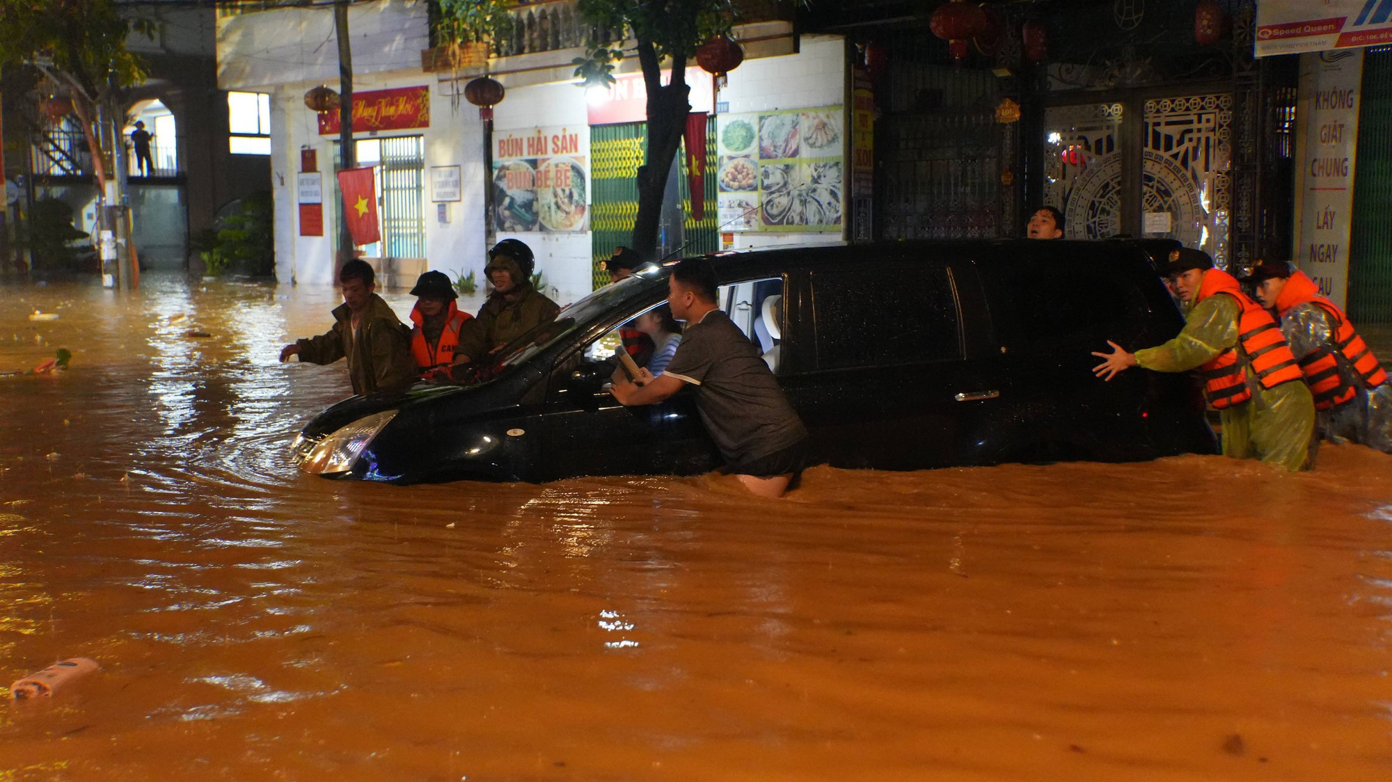 Một địa phương ở miền Bắc đang ngập sâu toàn tỉnh, đã phát tin lũ khẩn cấp- Ảnh 6.