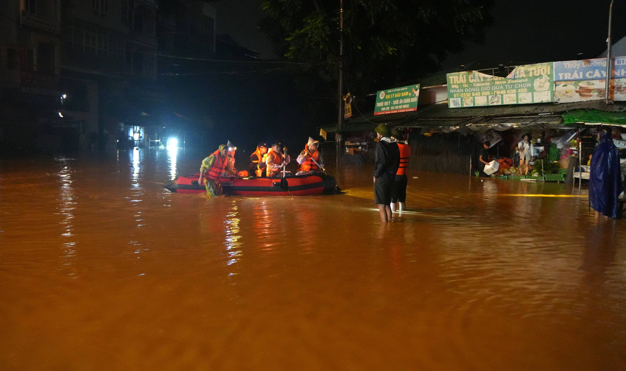 Một địa phương ở miền Bắc đang ngập sâu toàn tỉnh, đã phát tin lũ khẩn cấp- Ảnh 5.