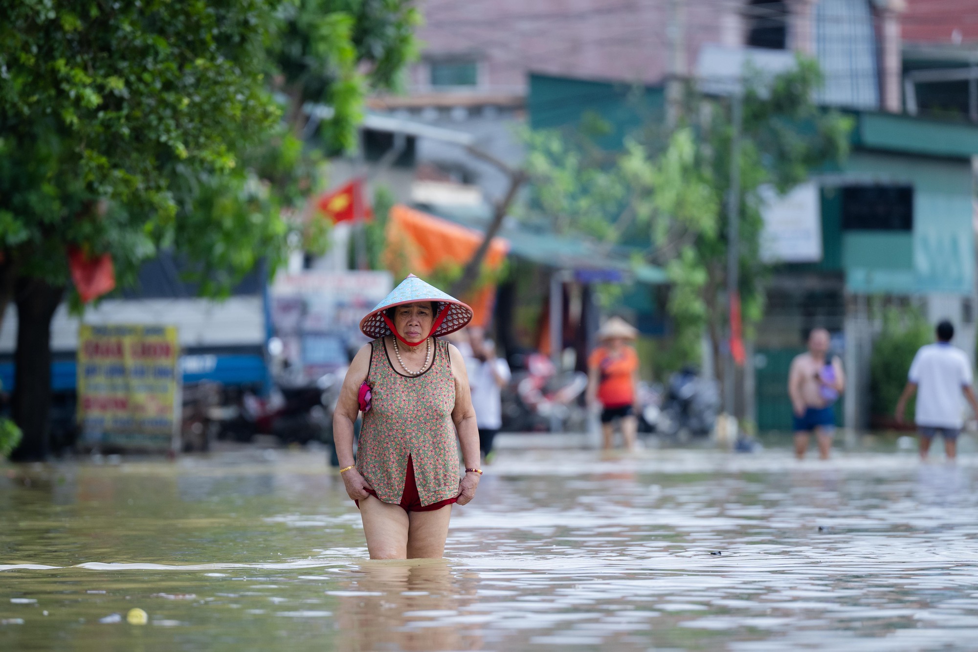 Trận lũ lịch sử nhấn chìm hàng trăm hộ dân ở Nghệ An: Người dân lo lắng chạy lũ, không dám nghĩ về những gì đã chìm- Ảnh 13.