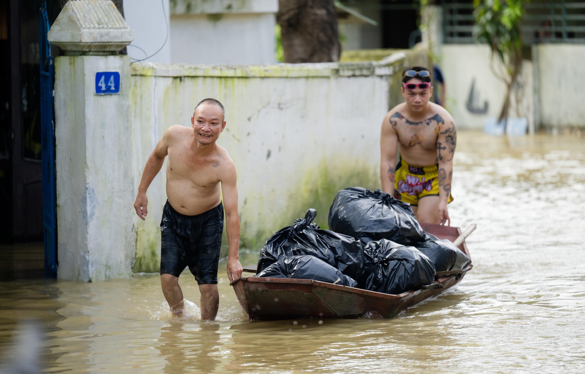 Trận lũ lịch sử nhấn chìm hàng trăm hộ dân ở Nghệ An: Người dân lo lắng chạy lũ, không dám nghĩ về những gì đã chìm- Ảnh 11.