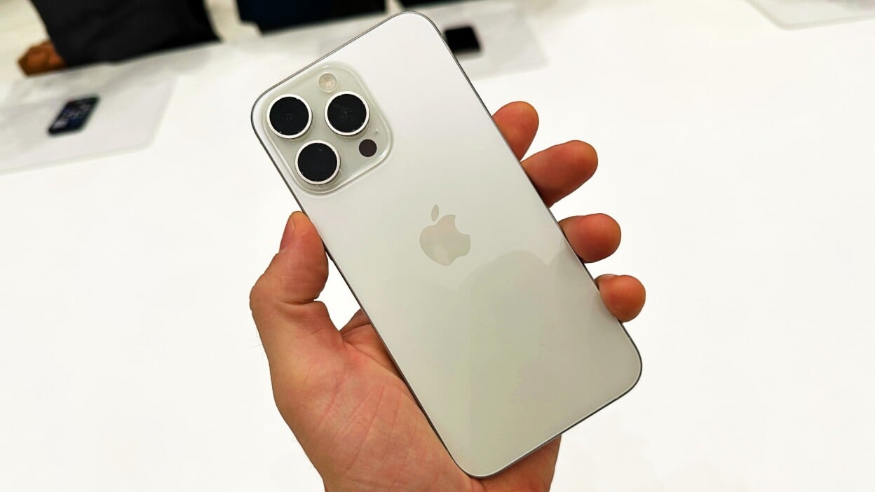 Đây là chiếc iPhone khung titan rẻ nhất Việt Nam: Giá chỉ 1 nửa iPhone 17 Pro nhưng còn sang xịn hơn- Ảnh 2.