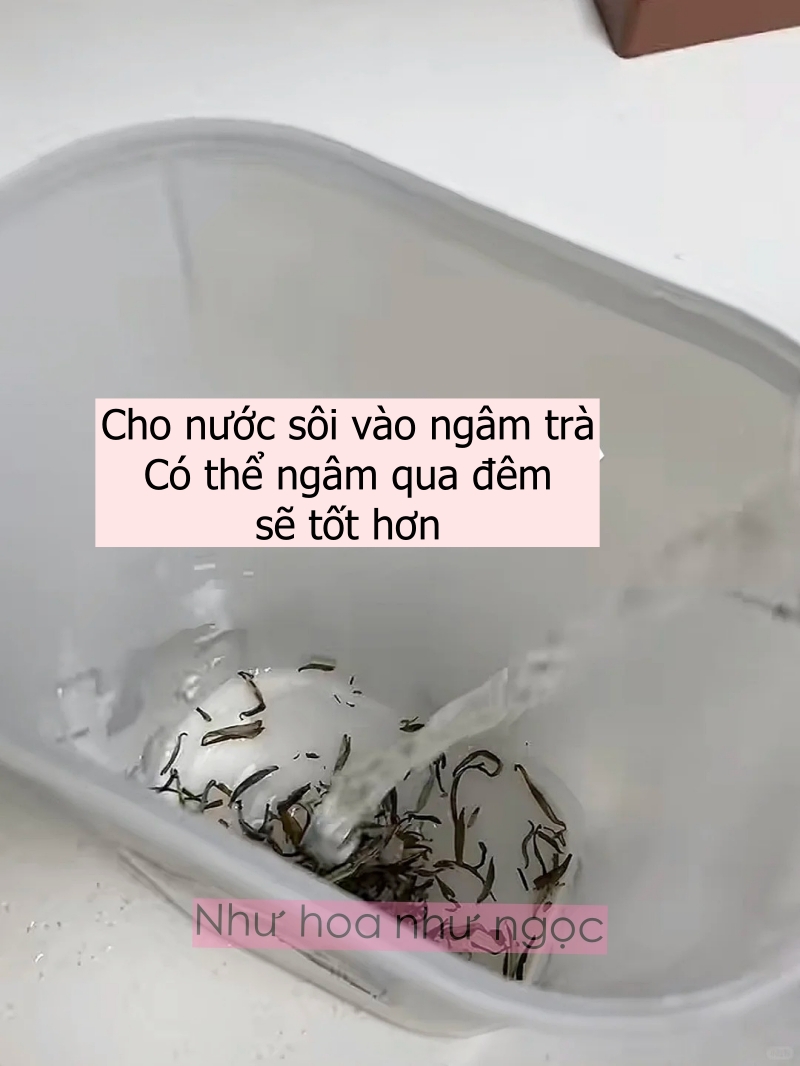 Thay vì hấp phục hồi ở tiệm, tôi ngâm tóc bằng trà xanh và không nghĩ mái tóc "khởi sắc" nhanh đến như vậy!- Ảnh 2.