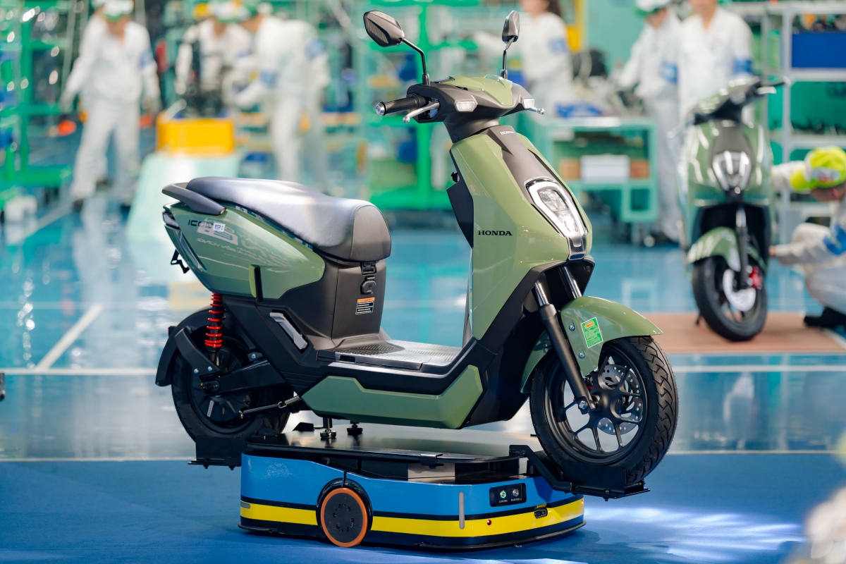 Sạc một lần đi cả tuần, điểm mặt 4 mẫu xe máy điện dành cho sinh viên năm 2025- Ảnh 2.