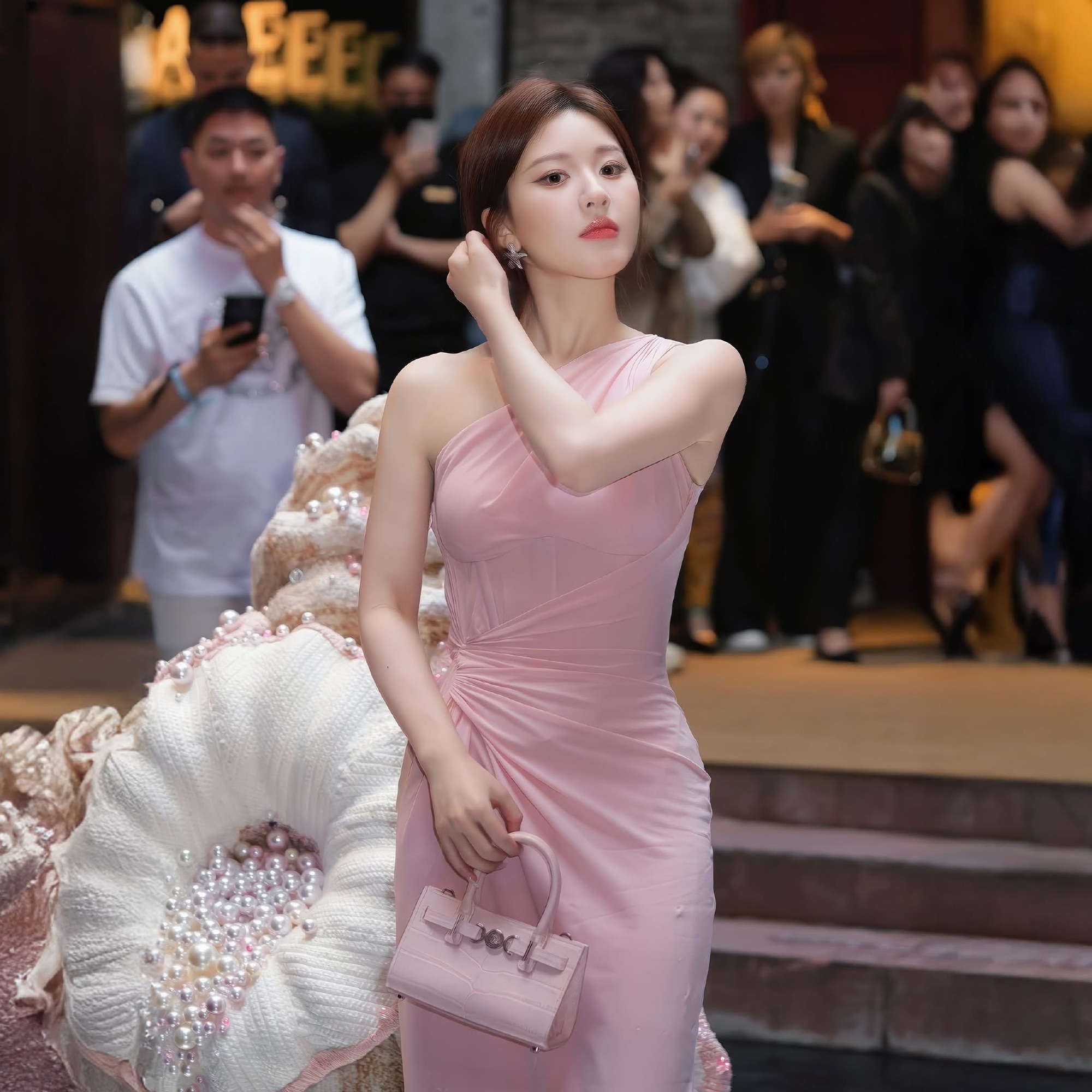 Chiếc túi đánh người của Triệu Lộ Tư- Ảnh 10.