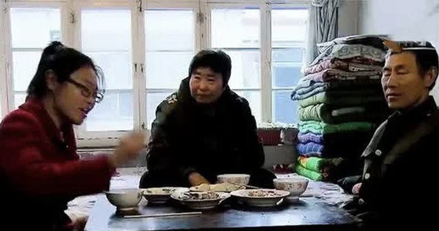 Sửng sốt về thế hệ "ký sinh trùng": Con 30 tuổi vẫn bám víu, cha mẹ oằn lưng gánh nợ khi bị biến thành "ngân hàng sống"- Ảnh 3.