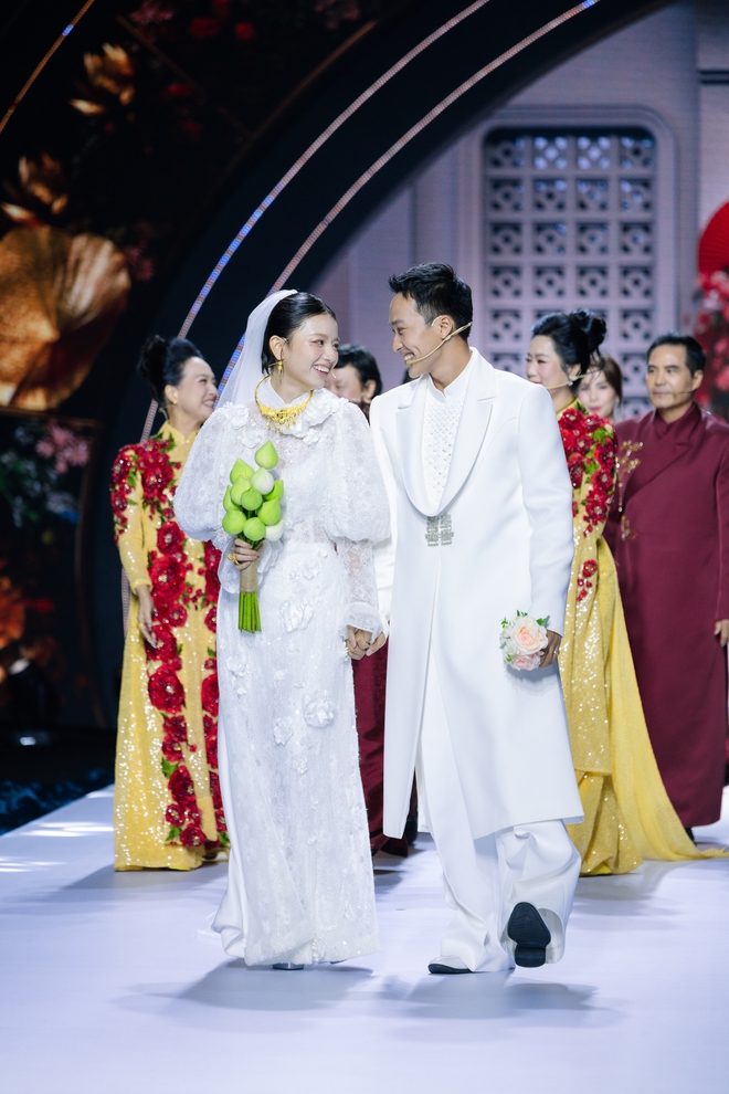 Mưa Đỏ ở một phiên bản khác: Bình rước Hồng về dinh, cả 2 mặc áo dài cưới thật đẹp!- Ảnh 6.
