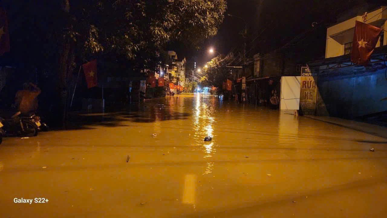 Lũ tại Hà Giang có thể phá đỉnh lịch sử, nhiều nơi gần ngập tầng 2: Những hình ảnh xót xa!- Ảnh 2.
