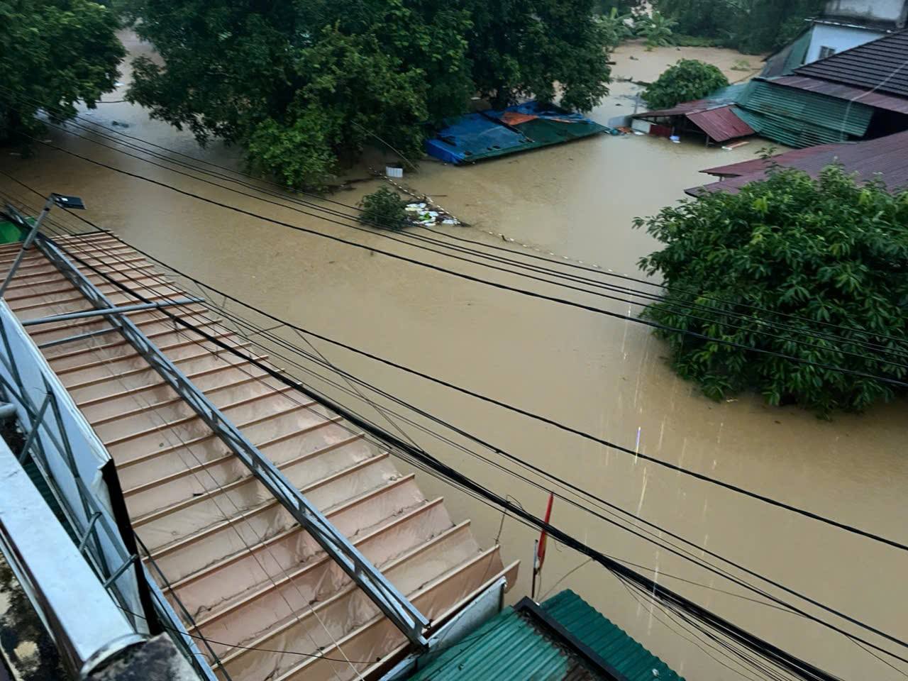 Lũ tại Hà Giang có thể phá đỉnh lịch sử, nhiều nơi gần ngập tầng 2: Những hình ảnh xót xa!- Ảnh 7.