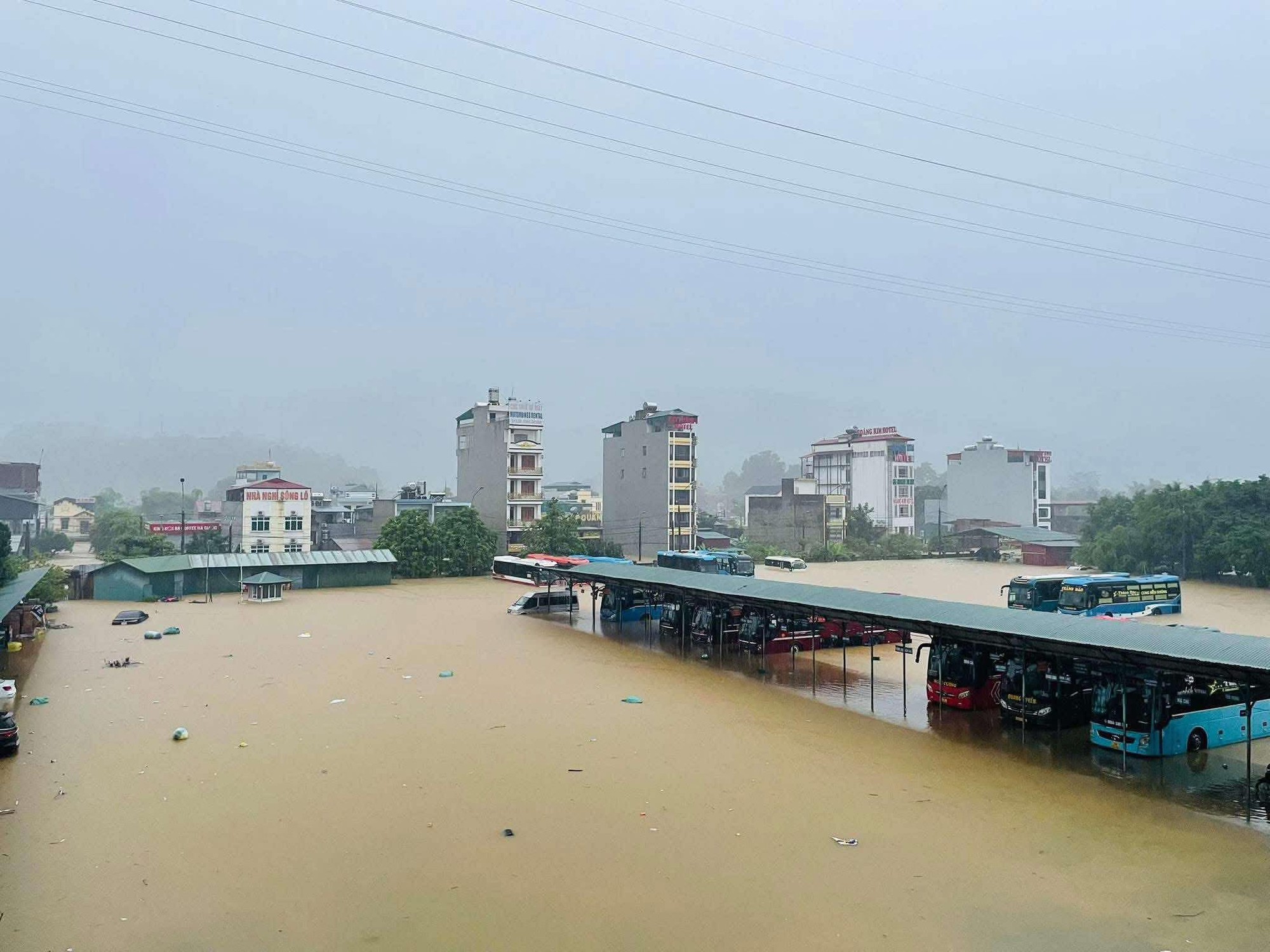 Lũ tại Hà Giang có thể phá đỉnh lịch sử, nhiều nơi gần ngập tầng 2: Những hình ảnh xót xa!- Ảnh 8.