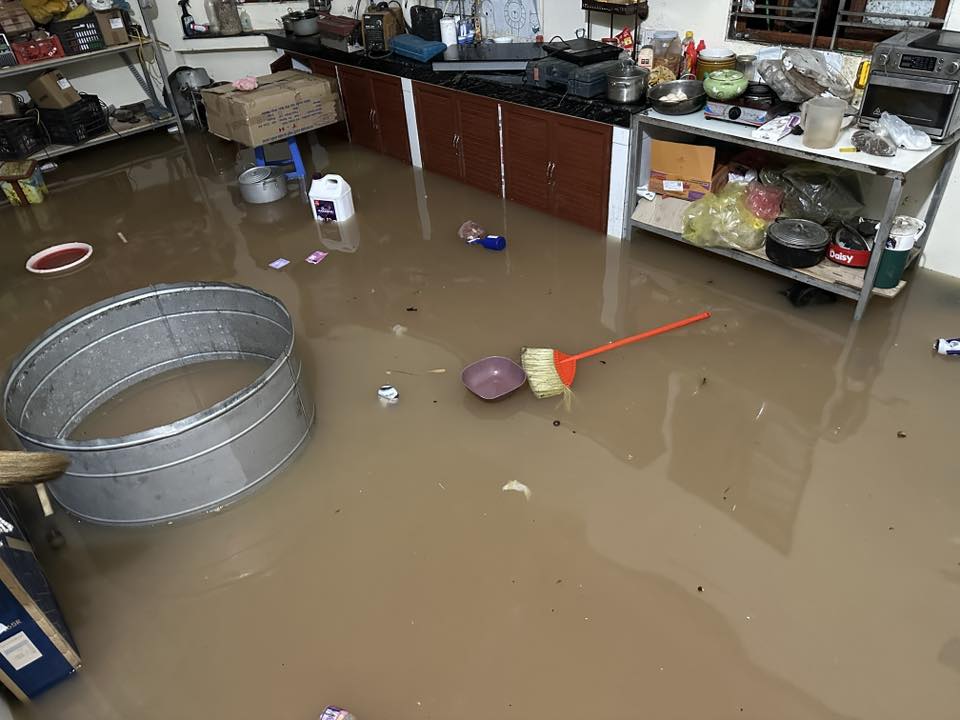 Lũ tại Hà Giang có thể phá đỉnh lịch sử, nhiều nơi gần ngập tầng 2: Những hình ảnh xót xa!- Ảnh 4.