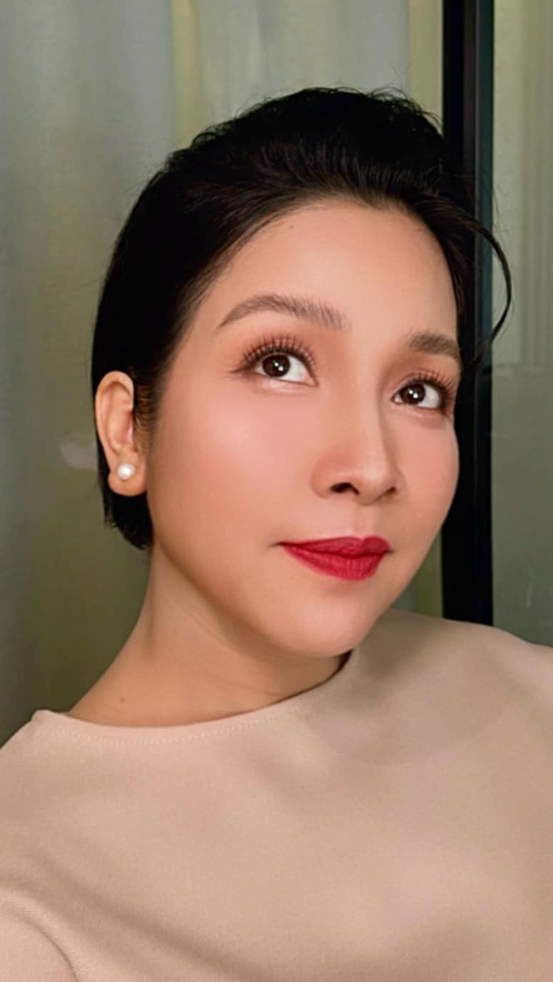 "Tóc ngắn" Mỹ Linh ngày nào giờ đã 50 tuổi, da vẫn căng bóng tràn đầy collagen nhờ 3 thói quen: Phụ nữ trung niên muốn trẻ lâu nên học hỏi- Ảnh 4.