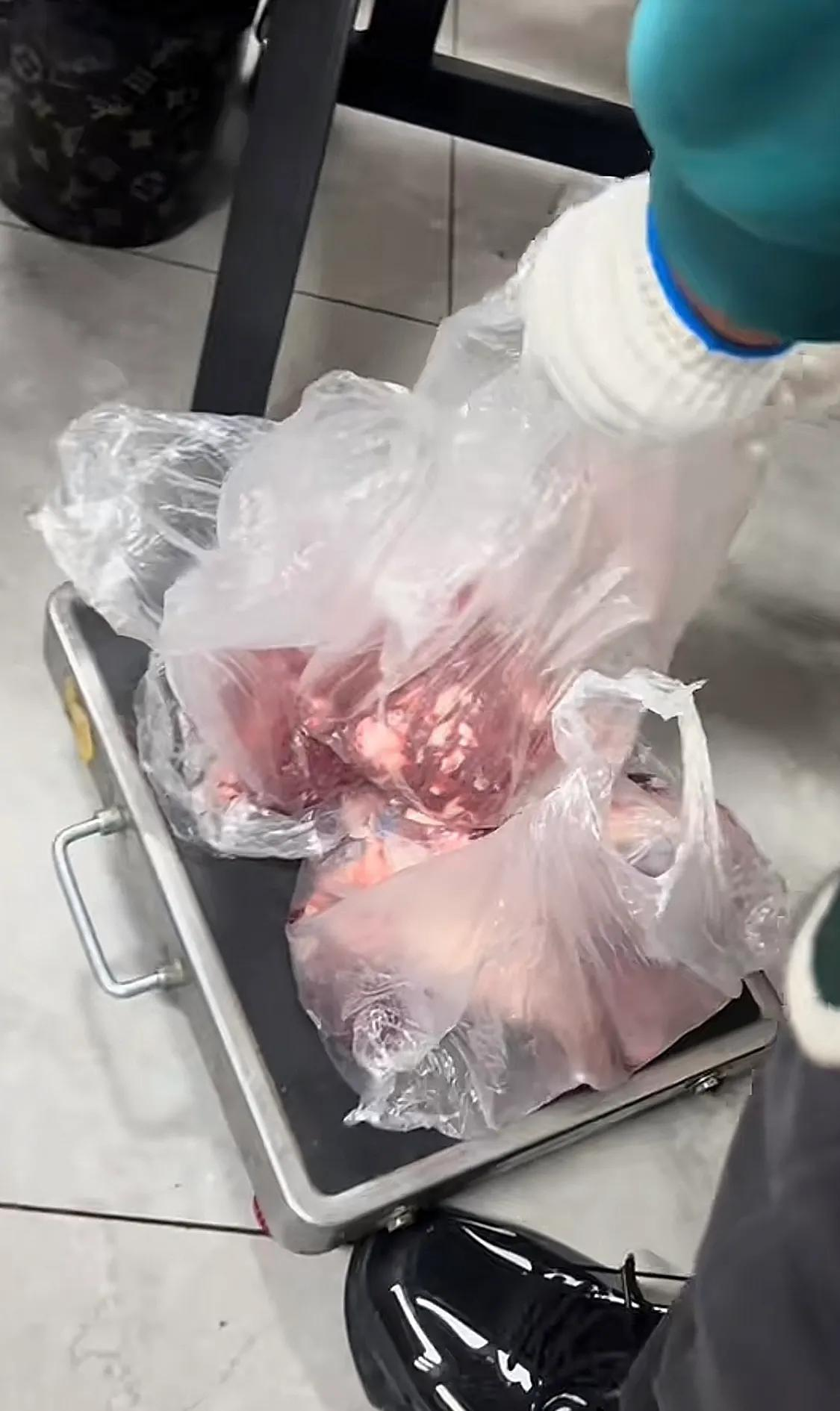 photo-1759300919122