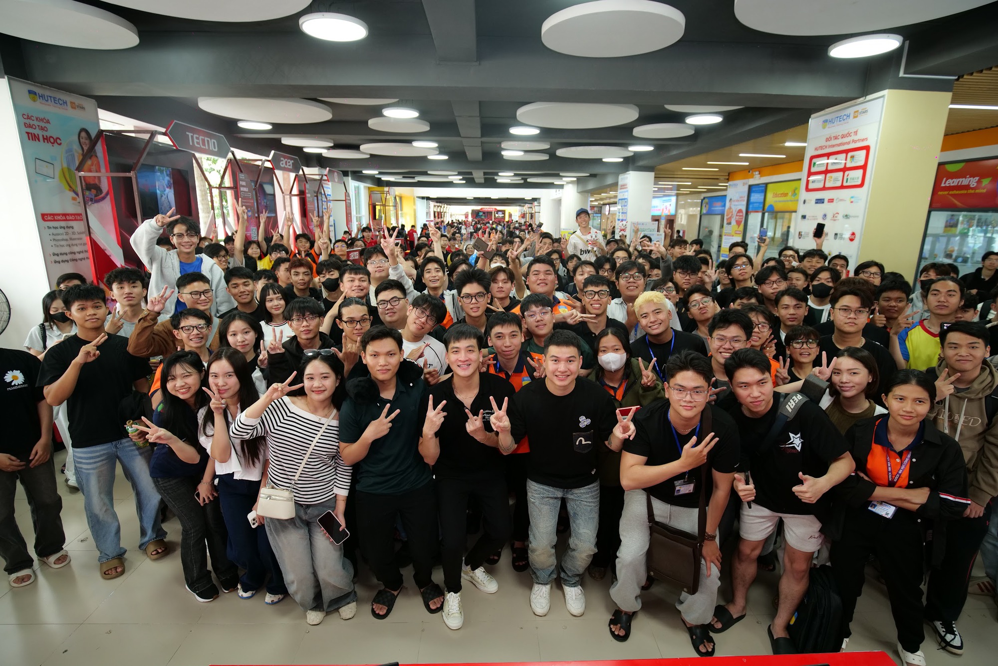 Chuỗi hoạt động S-Camp 2025 diễn ra tại gần 30 trường Đại học, nhiều hoạt động trải nghiệm A.I mới mẻ- Ảnh 4.
