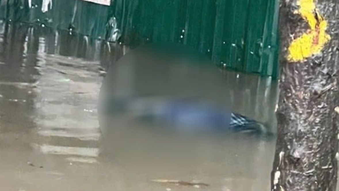 Người đàn ông ngã ra đường trong chiều mưa ở Hà Nội, nghi do điện giật: Nạn nhân đã tử vong- Ảnh 2.