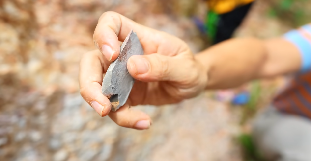 Ở Việt Nam có 1 ngôi làng đất đào lên ăn được, người ta thèm mua cả rổ, ăn thay cơm- Ảnh 2.