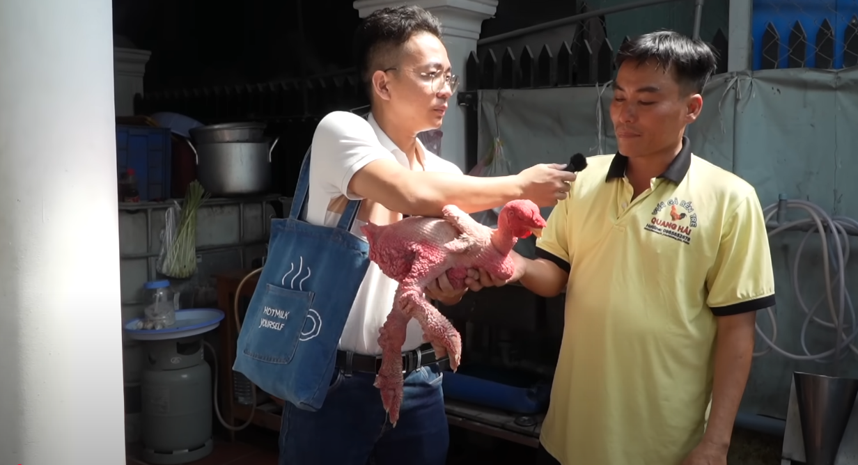 Con gà không lông, thích tắm nắng có giá 500 triệu duy nhất ở Việt Nam- Ảnh 2.
