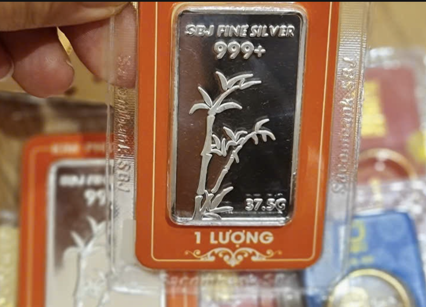 Giá bạc hôm nay 1-10: Bạc Phú Quý đảo chiều giảm, người mua bạc cần lưu ý gì?- Ảnh 1.