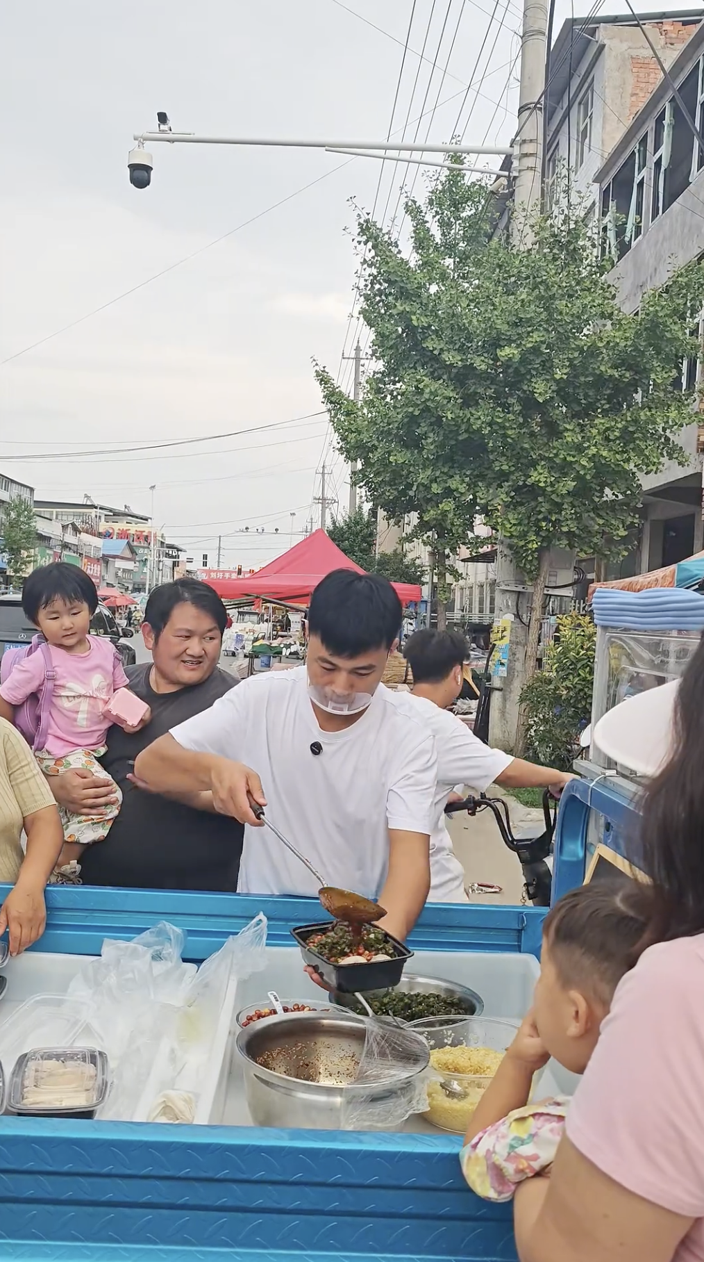 Chủ quán gà bán rẻ đến mức khách hàng bất bình, đòi tăng giá vì sợ người bán bị lỗ- Ảnh 6.