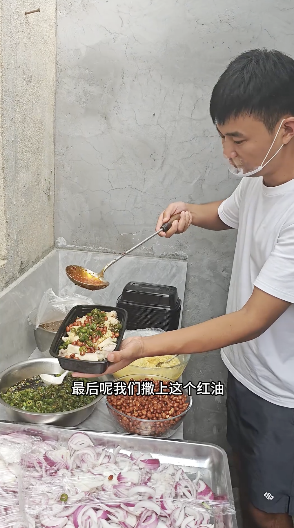 Chủ quán gà bán rẻ đến mức khách hàng bất bình, đòi tăng giá vì sợ người bán bị lỗ- Ảnh 3.
