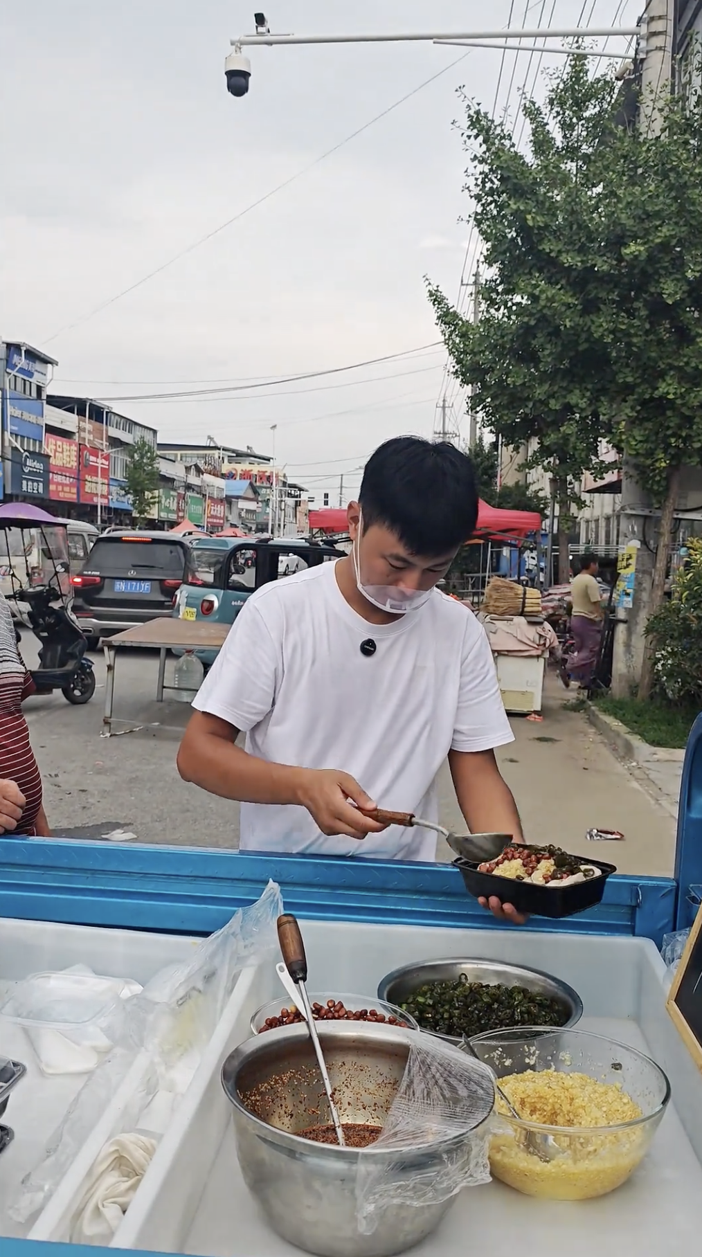 Chủ quán gà bán rẻ đến mức khách hàng bất bình, đòi tăng giá vì sợ người bán bị lỗ- Ảnh 7.
