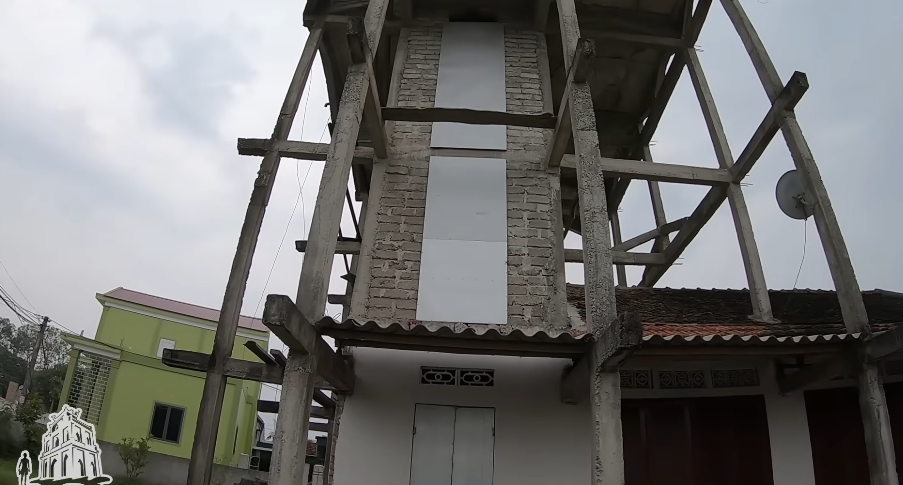 Ngôi nhà 9 tầng ở Nghệ An thách thức mọi quy luật khoa học: Chủ nhân đu dây xây vào ban đêm, “chấp luôn” gió giật cấp 11- Ảnh 4.