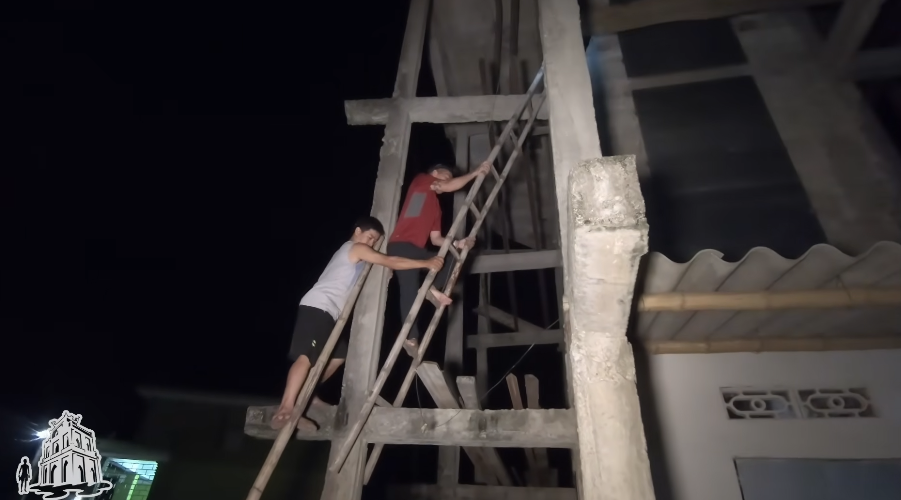 Ngôi nhà 9 tầng ở Nghệ An thách thức mọi quy luật khoa học: Chủ nhân đu dây xây vào ban đêm, “chấp luôn” gió giật cấp 11- Ảnh 8.