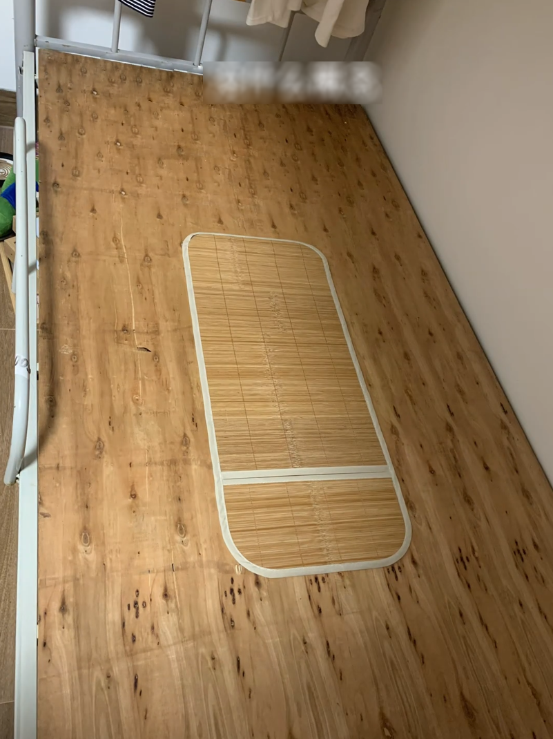 C&uacute; shock đầu đời của t&acirc;n sinh vi&ecirc;n: H&iacute; hửng mua chiếu m&acirc;y lạnh online về trải giường KTX, mở ra m&agrave; cả c&otilde;i mạng cười ngất- Ảnh 1.