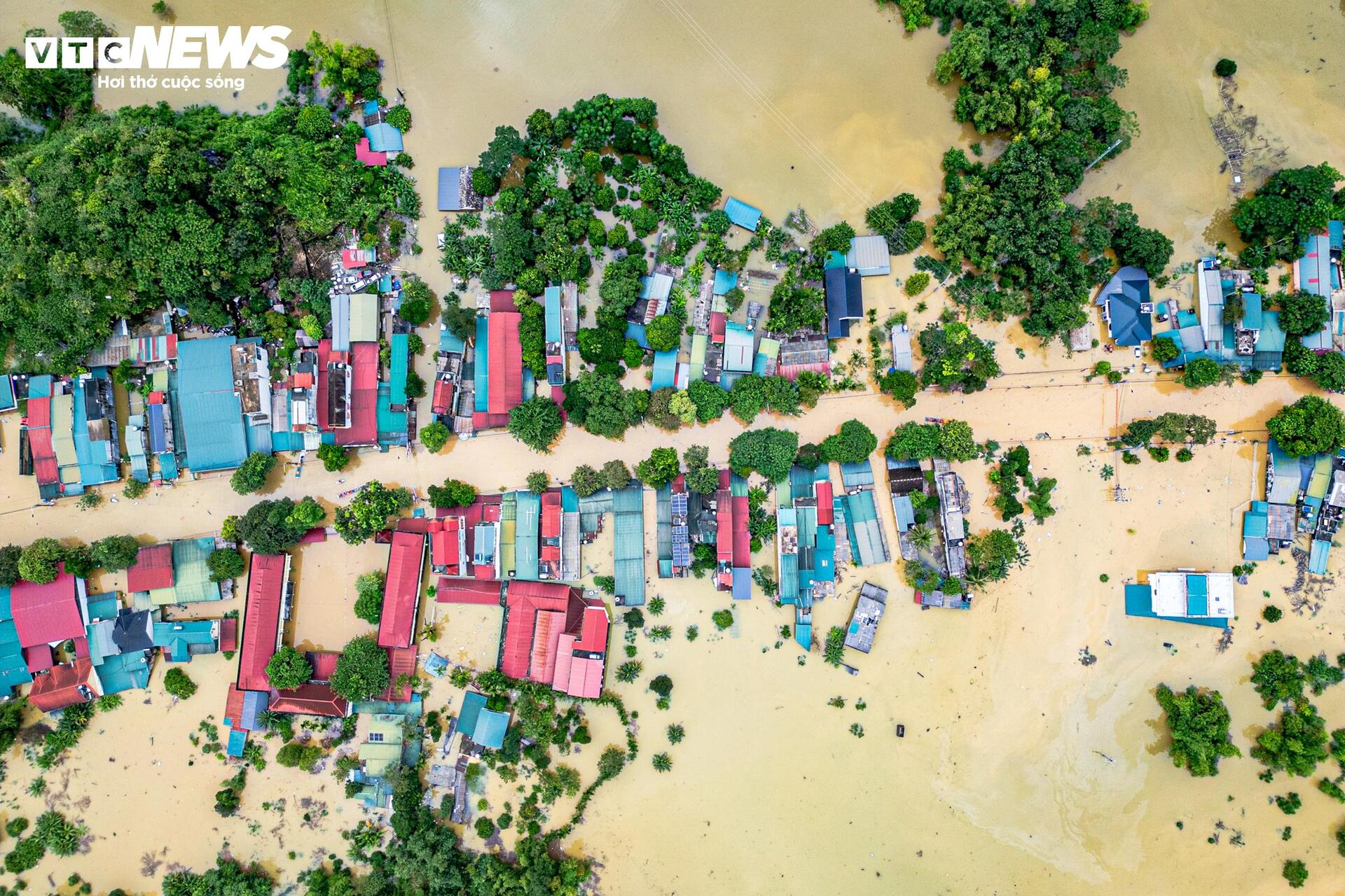Tuyên Quang mênh mông nước lũ, nghìn ngôi nhà ngập đến tận nóc- Ảnh 3.