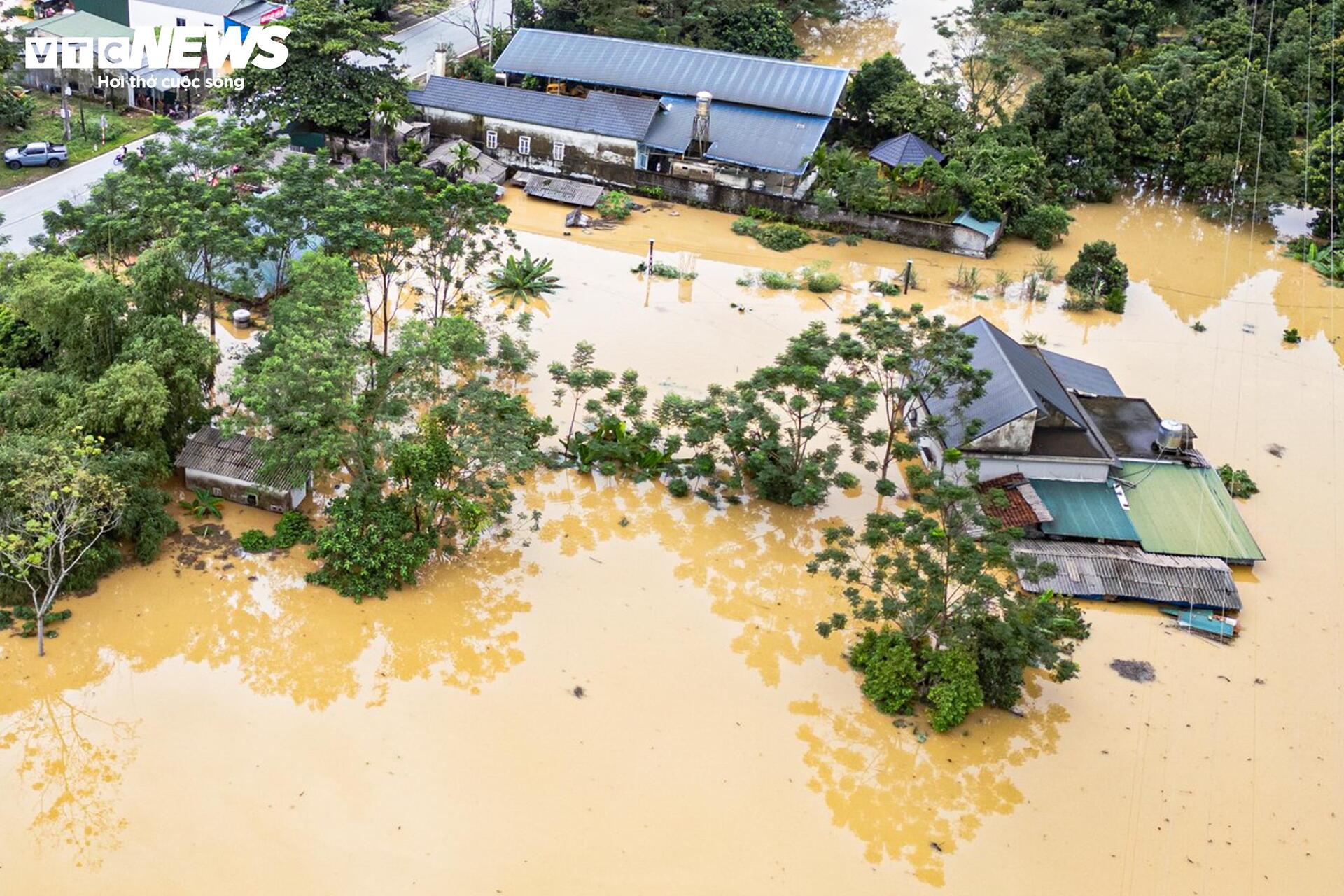 Tuyên Quang mênh mông nước lũ, nghìn ngôi nhà ngập đến tận nóc- Ảnh 6.