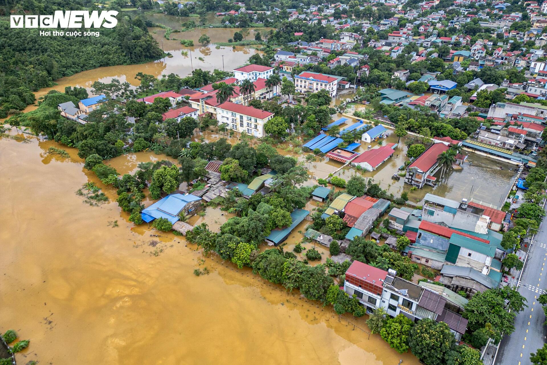 Tuyên Quang mênh mông nước lũ, nghìn ngôi nhà ngập đến tận nóc- Ảnh 9.