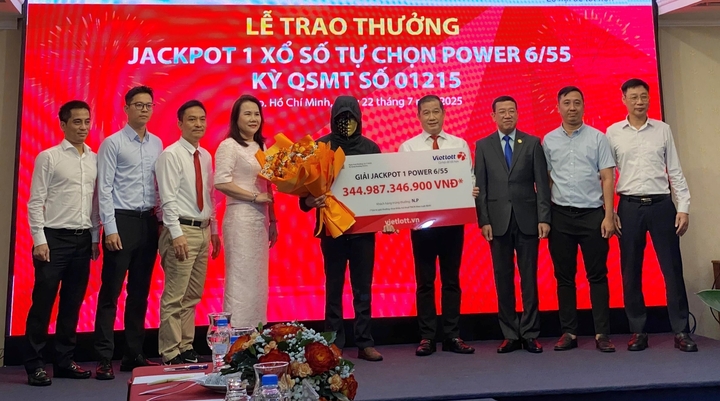 Vé trúng độc đắc hơn 179 tỷ đồng phát hành ở Đà Nẵng- Ảnh 2.