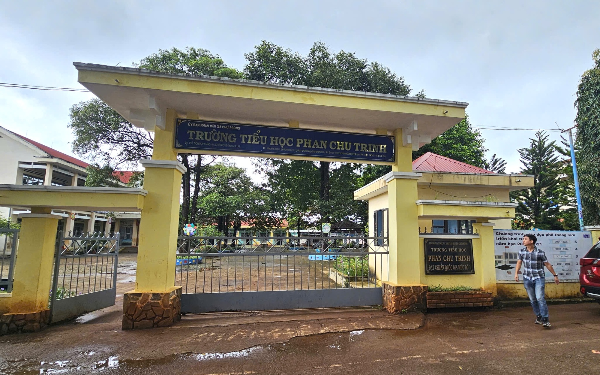 Vụ "choáng váng" khoản thu đầu năm một trường miền núi: Trả lại một số khoản tiền- Ảnh 1.