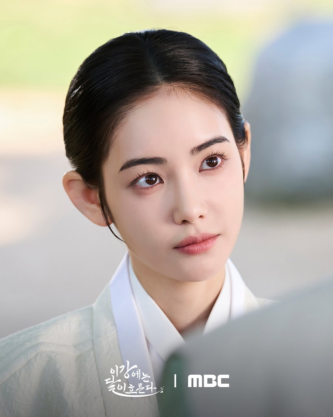 Ngôn tình cũng không dám tả nữ chính đẹp cỡ này: Visual hiếm có khó tìm, mọi đường nét đều là tinh túy- Ảnh 3.