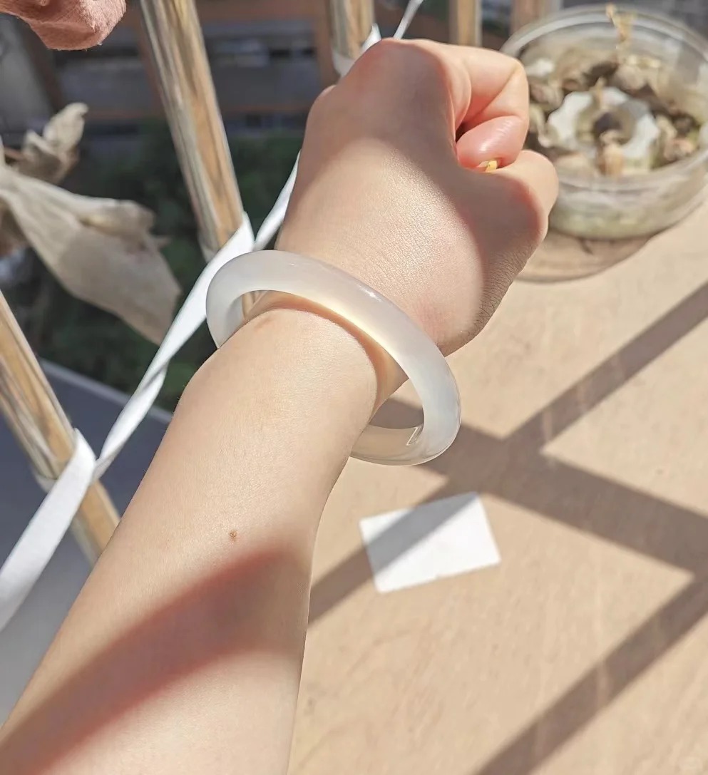 Vì sao hội phú bà Trung Quốc không vòng phỉ thúy ở tay phải?- Ảnh 6.