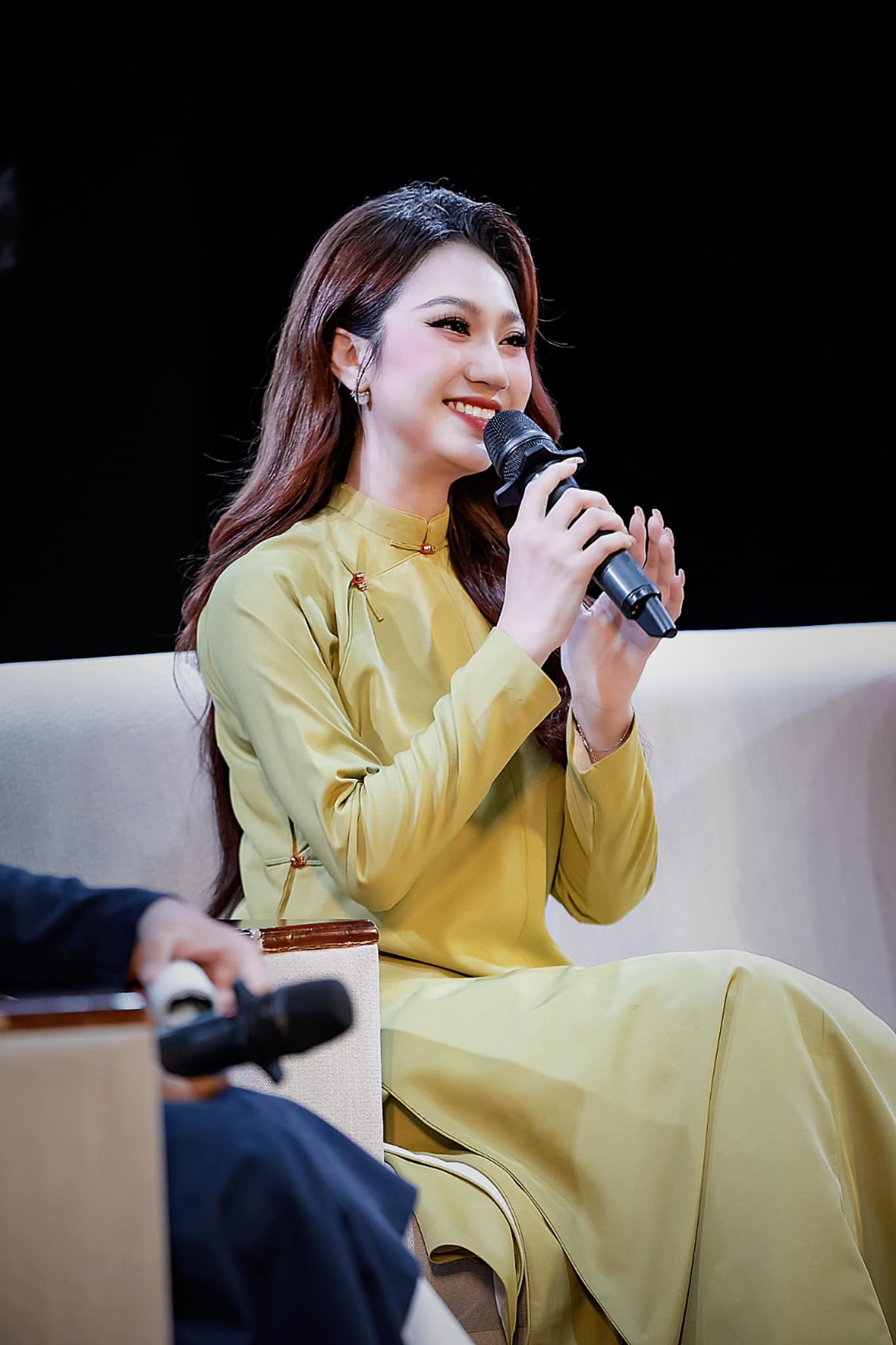Nhan sắc nữ ca sĩ hủy hôn trước ngày cưới 1 tuần, được nhiều đại gia ngàn tỷ vây quanh- Ảnh 12.