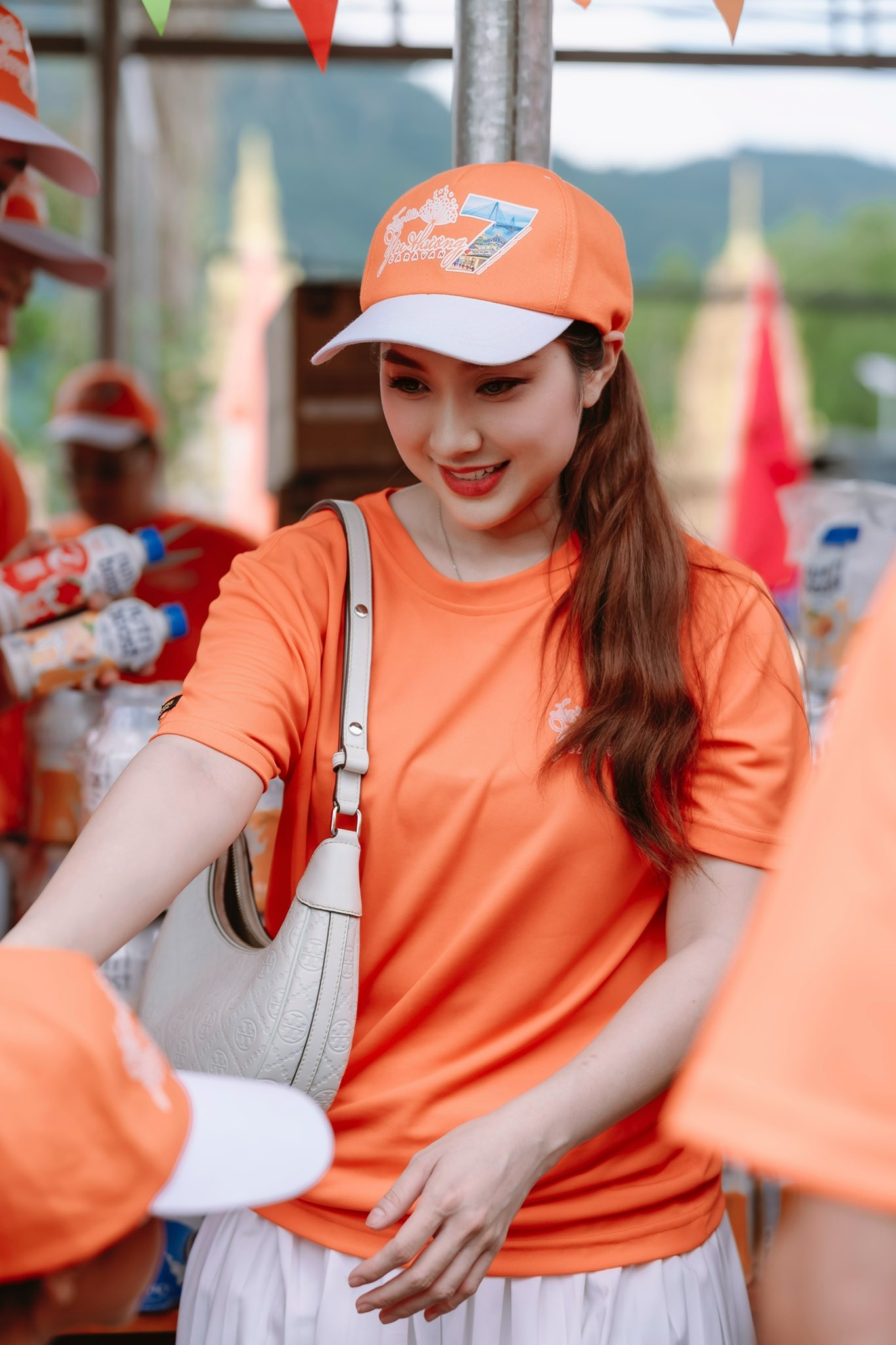 Nhan sắc nữ ca sĩ hủy hôn trước ngày cưới 1 tuần, được nhiều đại gia ngàn tỷ vây quanh- Ảnh 14.