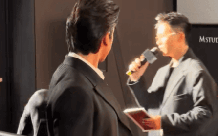 Clip hot: Nam thần Thái Lan đẹp quá mức chịu đựng khi tới Việt Nam, bắt trend nhạc Việt bùng nổ MXH