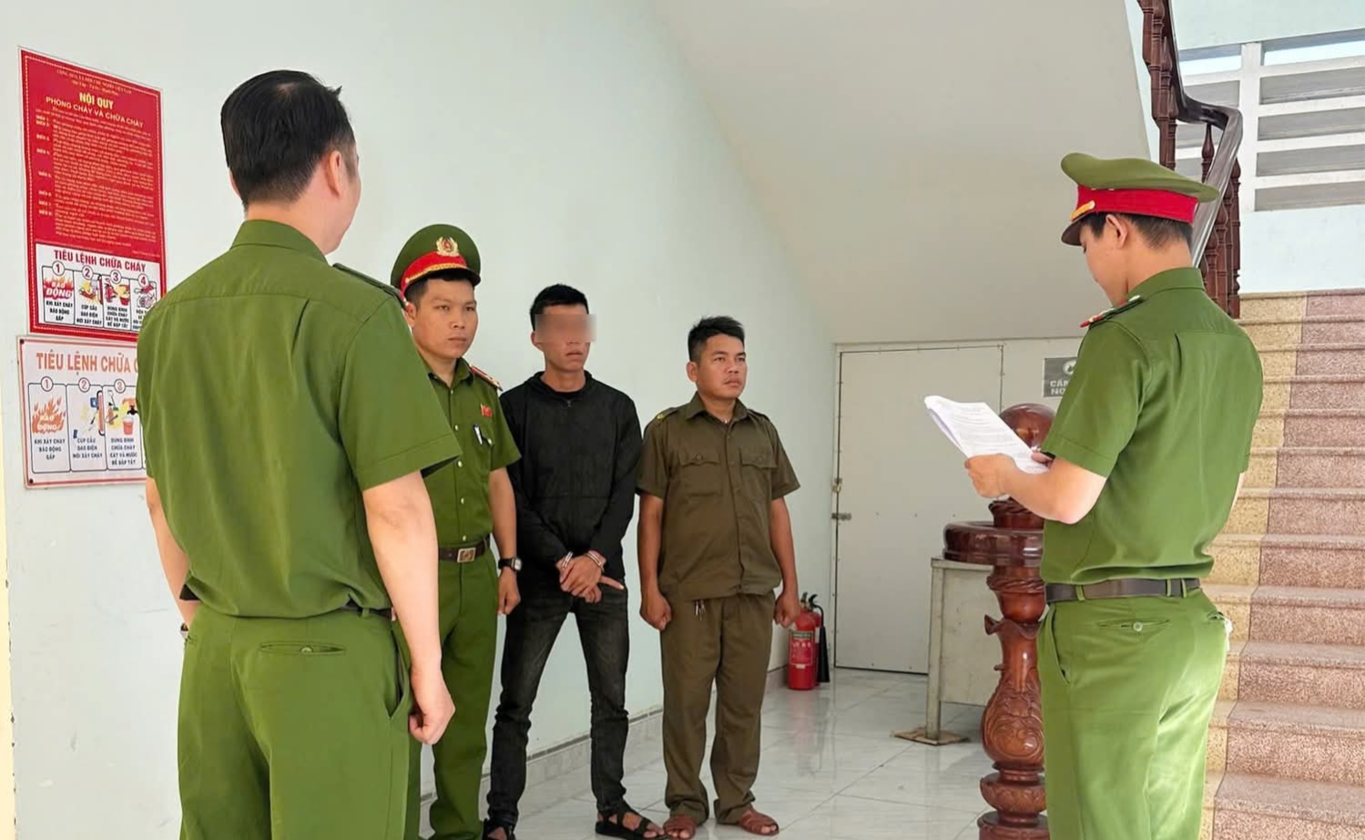 Thi hành Lệnh bắt tạm giam Nguyễn Văn Hồng Bảy- Ảnh 1.