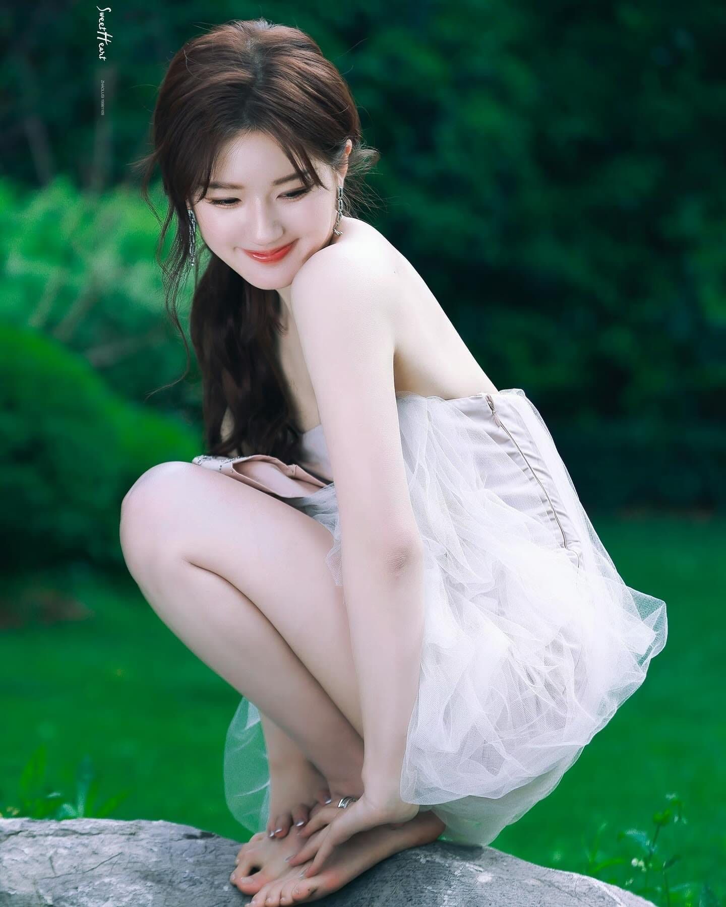 Triệu Lộ Tư khiến 2 ông lớn muối mặt- Ảnh 2.