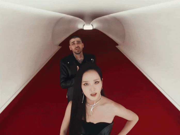 Thành viên đẹp nhất BLACKPINK kề má sát rạt nam thần đẹp trai nhất thế giới, ngoài nhan sắc không còn gì- Ảnh 2.