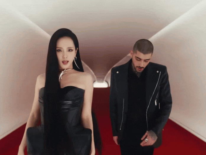 Thành viên đẹp nhất BLACKPINK kề má sát rạt nam thần đẹp trai nhất thế giới, ngoài nhan sắc không còn gì- Ảnh 1.