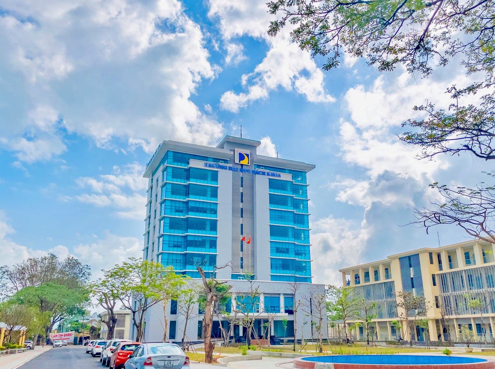 Một ngôi trường ở miền Trung lần đầu tiên lọt danh sách đại học tốt nhất thế giới: 8 khuôn viên và hàng chục tòa nhà KTX!- Ảnh 4.