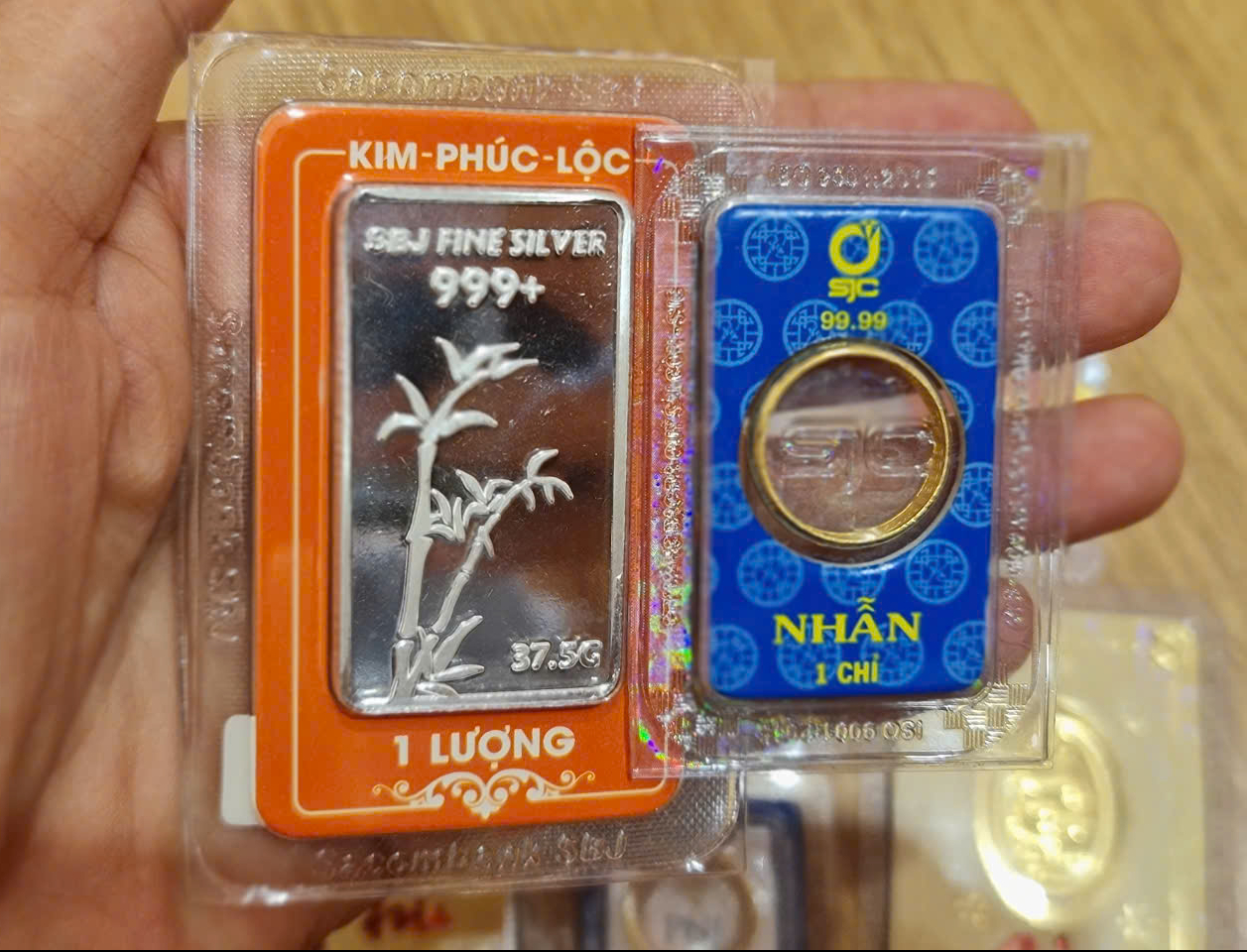 Giá bạc hôm nay 10-10: Tăng rất mạnh đến mức khó tin- Ảnh 1.
