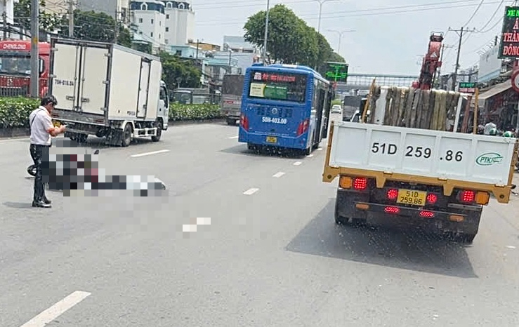 Một cô gái tử vong liên quan xe buýt ở TP HCM- Ảnh 1.