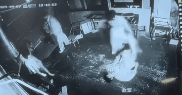 Vụ diễn viên Trung Quốc ngã lầu tử vong: Xuất hiện video gây nhiễu loạn công tác điều tra- Ảnh 1.