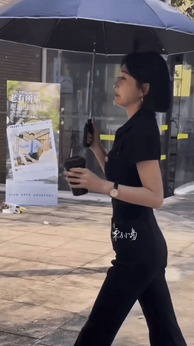 Nữ diễn viên 46 tuổi lộ eo khó tin, không hổ danh "Hoàng hậu đẹp nhất màn ảnh"- Ảnh 1.